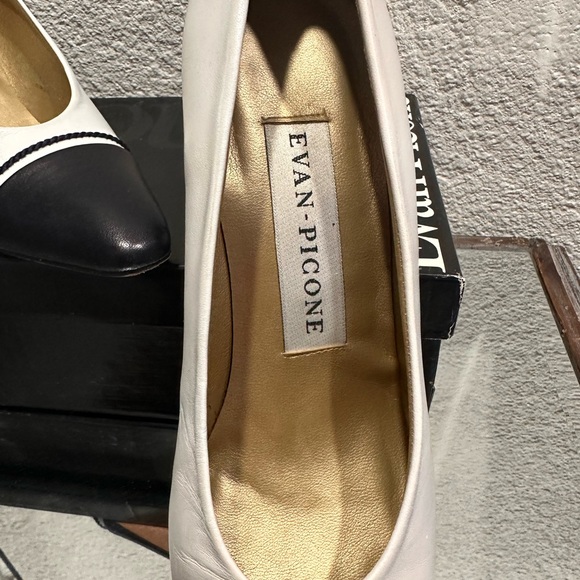 Rare 80’s vintage, 8 N Evan-Picone navy & white Victoria II spectator pumps. - Picture 8 of 8